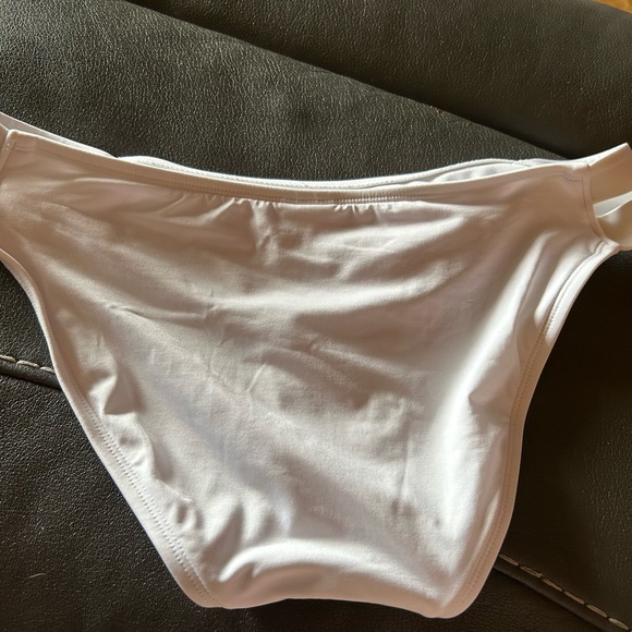 Shade&Shore Top size 38DD Bottoms small. Colors are black top with white bottom - Picture 8 of 8